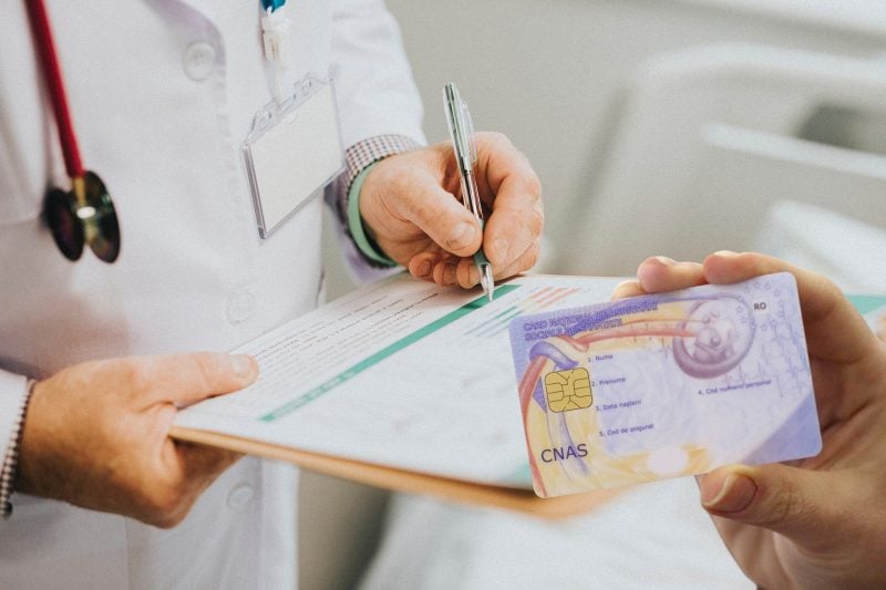 Cât te costă să fii asigurat la sănătate în 2026 dacă nu ai job. Sumele pe care trebuie să le plătești