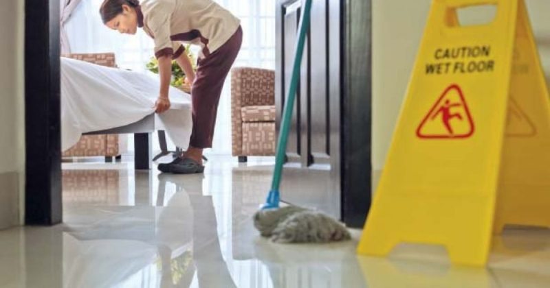 Cele mai murdare lucruri din camerele de hotel, dezvăluite de personalul de curăţenie. Ce să nu atingi niciodată înainte de dezinfectare