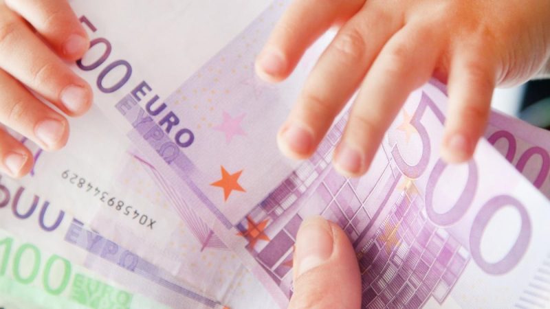 Cum pot obține românii din Italia bonusul de 1.000 de euro pentru fiecare copil