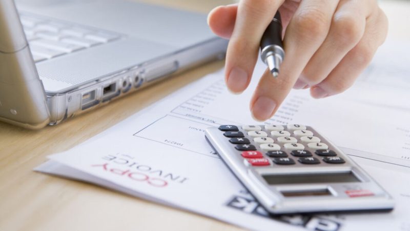 Cum se calculează penalitățile de întârziere la facturi. Ce trebuie să știi ca să nu plătești mai mult