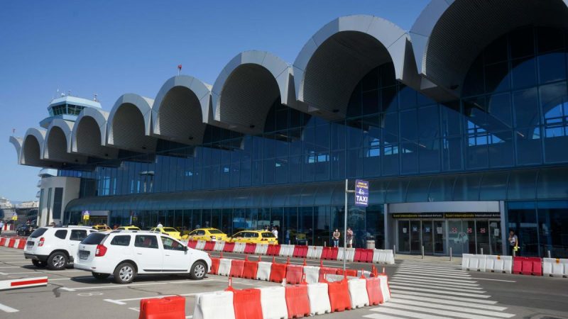 De unde poţi lua Uber sau Bolt din aeroportul din Otopeni. Schimbările apărute pe „Henri Coandă”