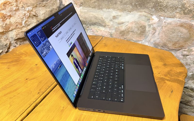 Am testat cel mai rapid laptop din lume – 5 motive să dai o mică avere pentru MacBook Pro 16 cu M5 Max, 128GB RAM și 4TB SSD de foarte mare viteză