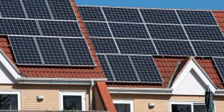 Câte panouri fotovoltaice îți trebuie pentru o casă cu 4 camere. Calculul pe care ar trebui să îl faci înainte de investiție