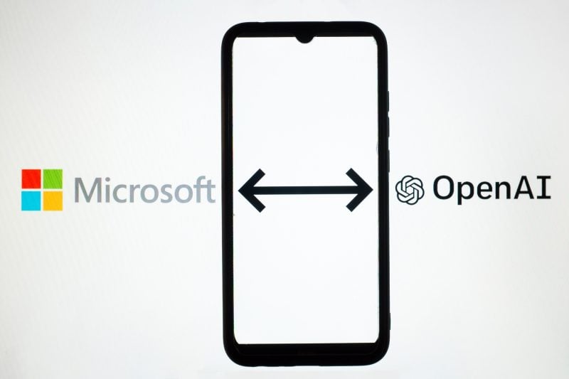 Lovitură în AI: Microsoft pierde exclusivitatea OpenAI, iar ChatGPT ajunge pe AWS. Ce înseamnă schimbarea pentru piață