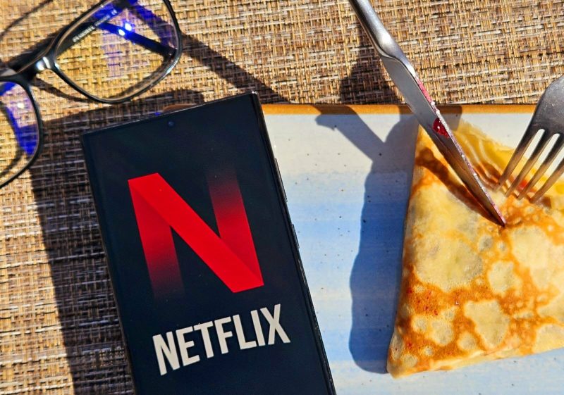 Netflix pregătește un feed video vertical, ca pe TikTok, și pariază tot mai mult pe AI