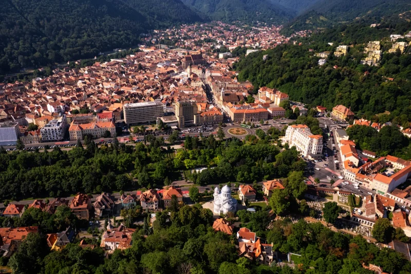 Oraşul din România în care cetăţenii nu îşi mai permit să locuiască. Au început să plece, preţurile cresc din cauza turiştilor