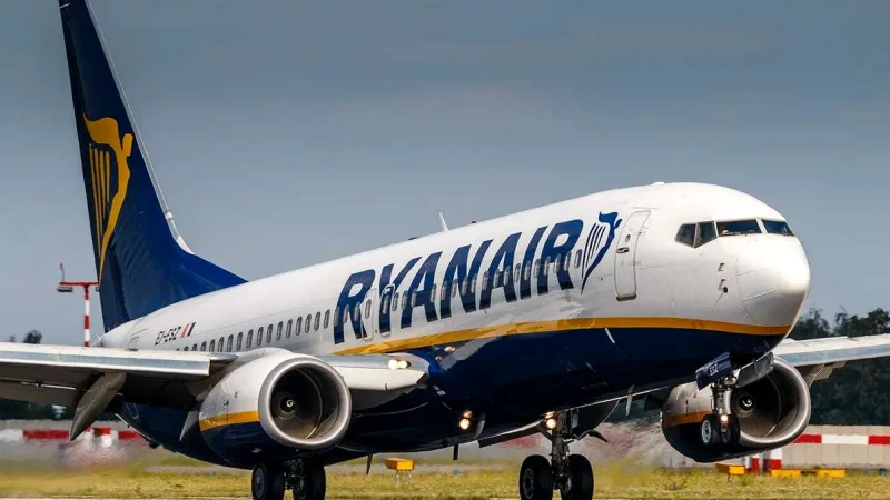 Ryanair schimbă regulile de check-in. Ghișeele se închid mai devreme cu 20 de minute