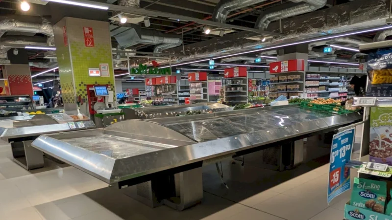 Singura piață din București care a reușit să închidă un supermarket: Auchan pleacă din Bucur Obor după șase ani