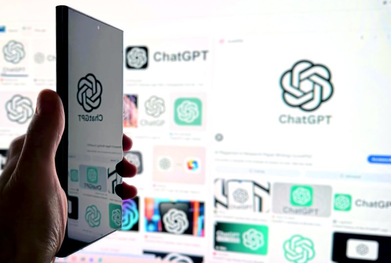 Telefonul ChatGPT de la OpenAI ar putea schimba smartphone-ul așa cum îl știm. AI Phone fără aplicații clasice