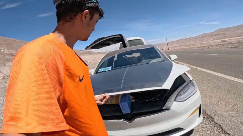 Ce faci când rămâi cu Tesla la 0% în pustiu: povestea șoferului care a tras curent de la soare în Atacama