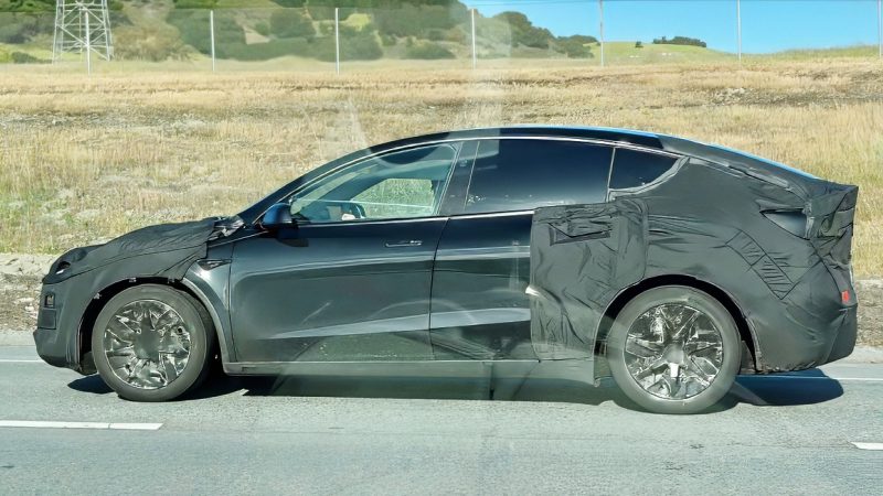 Tesla pregătește SUV-ul de familie pe care îl cereau mulți clienți: Model YL, mai lung și cu șase locuri reale
