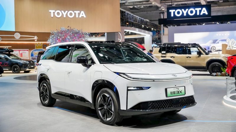 SUV-ul electric Toyota mai ieftin decât multe Dacii second hand a trecut de 80.000 de livrări