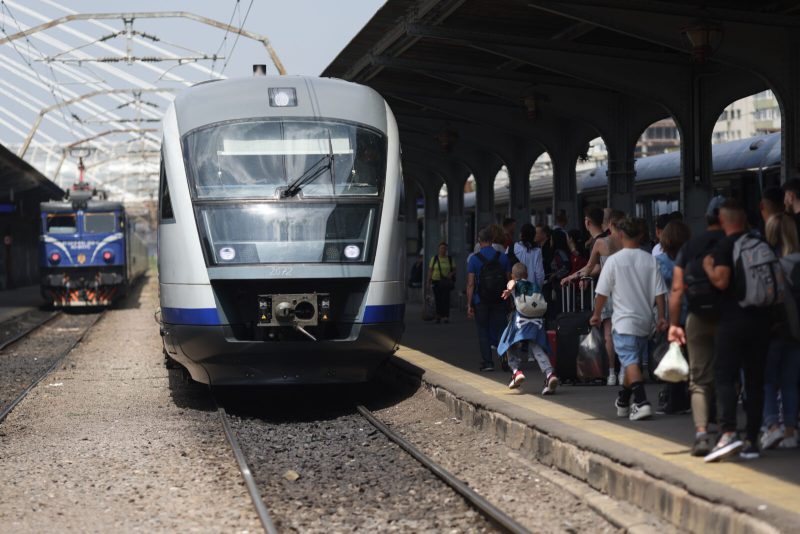 Trenuri suplimentare spre mare de 1 Mai. Staţiile de pe litoral în care garniturile nu vor opri anul acesta