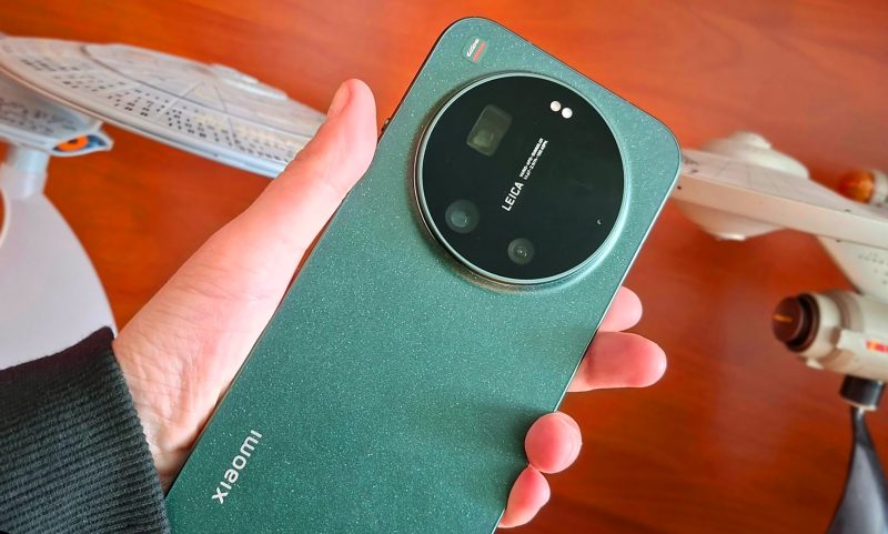 Xiaomi produce un telefon la fiecare 6 secunde într-o fabrică aproape complet automatizată și vrea să bată Apple și Samsung