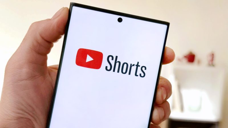 YouTube Shorts introduce control parental. Ce pot face acum părinții pentru a limita timpul petrecut de copii în aplicație