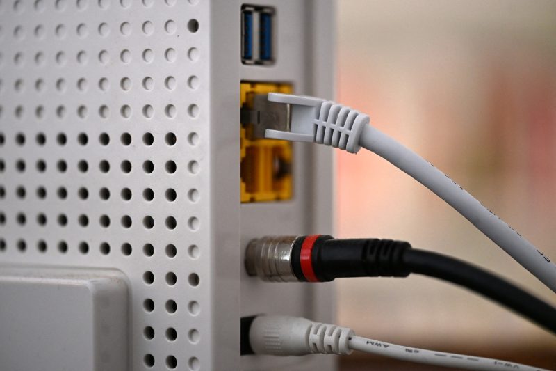 Cum alegi un router bun în 2026: așa scapi de Wi-Fi slab și bani aruncați pe fereastră VIDEO