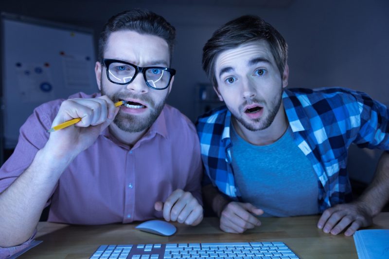 Capcana joburilor „prea bune ca să fie adevărate”: cum folosesc escrocii AI ca să te păcălească