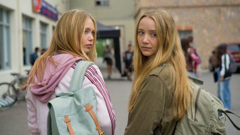 Girl Taken, un serial care te ține în priză și te emoționează sincer. De ce să-l vizionezi pe SkyShowtime