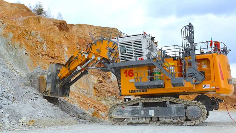 Gigantul electric de lângă România: excavatorul de 300 de tone care schimbă mineritul în Bulgaria