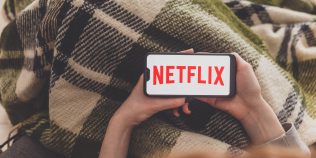 Netflix adaptează romanul „Hatchet”, povestea unui adolescent care trebuie să supraviețuiască în sălbăticie