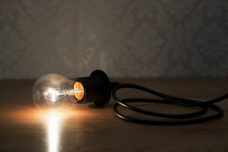 Ţara care întrerupe curentul timp de două ori în fiecare seară. Guvernul se teme de o criză energetică şi mai mare