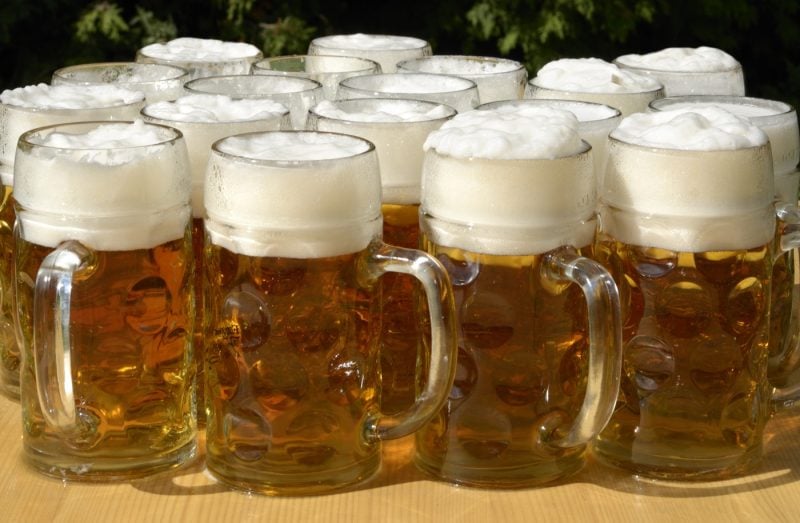 Motivul pentru care românii consumă bere de 1 Mai. Este băutura preferată de Ziua Muncii. „Un simbol”