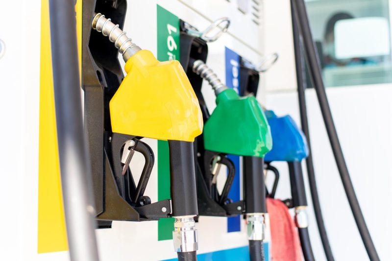 Motorina și benzina s-au scumpit din nou, prețurile la pompă azi, 28 aprilie. Benzinăriile care au rămas fără carburant