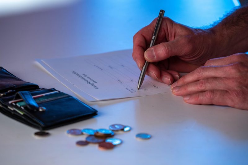 Calculator șomaj 2026. Câți bani primești în funcţie de vechime şi actele necesare pentru dosar