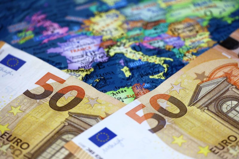 Ţara în care se află mulţi români va deveni cel mai îndatorat stat din zona Euro. Ce înseamnă asta pentru cei din diaspora