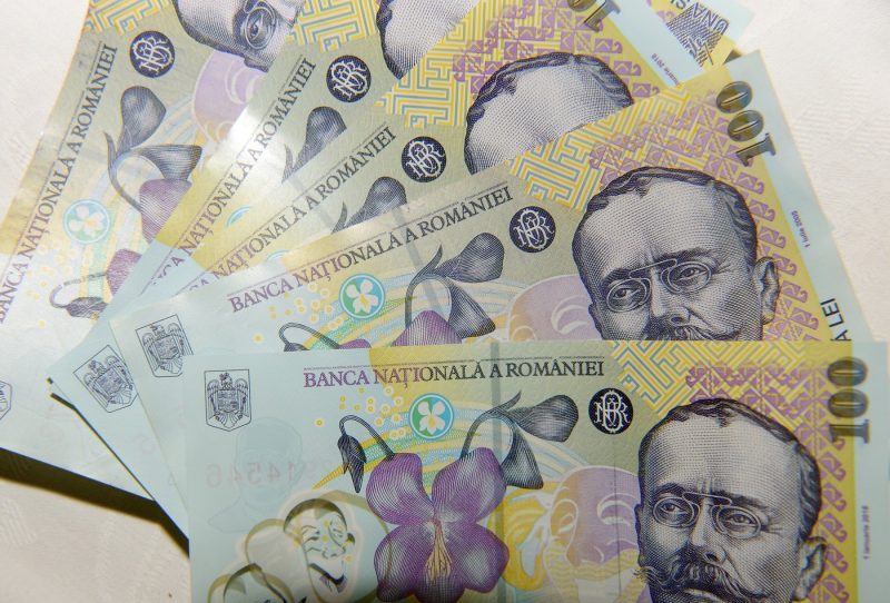 Greșeala pe care o fac majoritatea românilor cu banii lor. Ce este regula 50-30-20, aşa vei economisi lunar