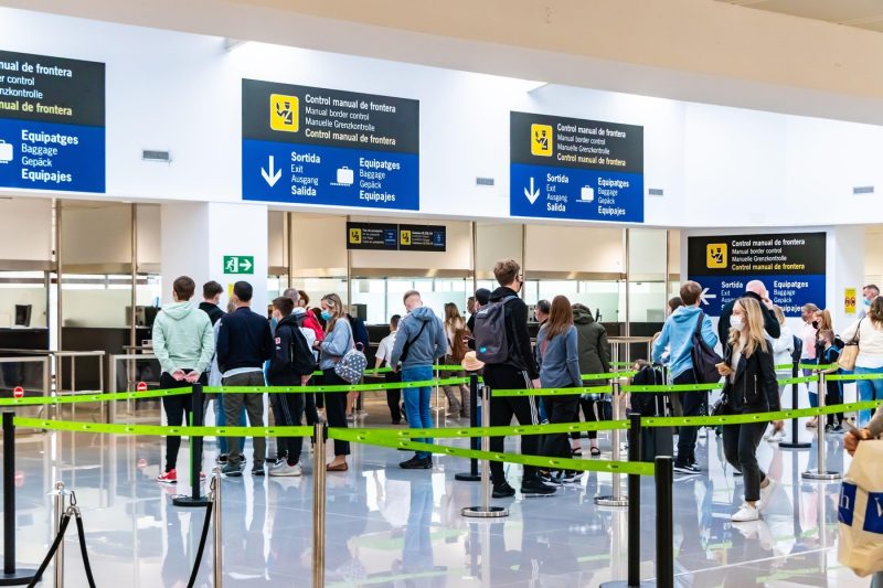 Ce este sistemul EES de pe aeroporturile din Europa. Introducerea controlului special a provocat haos și întârzieri