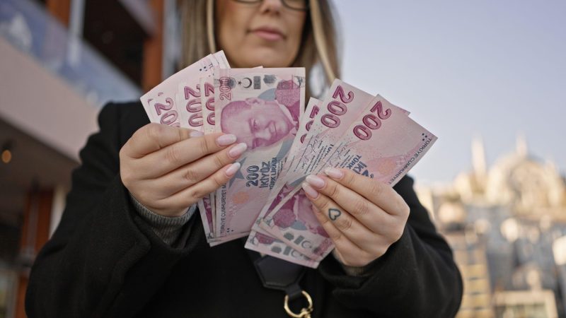 Cu ce bani mergi în Istanbul: lei, euro sau lire turcești? Sfaturi reale de la turiști, greșeala pe care o fac mulți români
