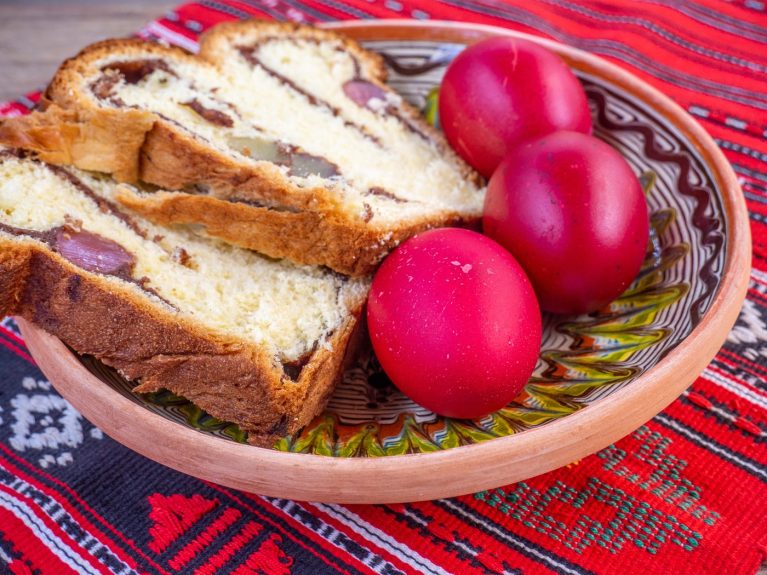 Ce se duce la cimitir de Duminica Tomii. Ce nu ai voie să faci în această zi și ce tradiții se respectă