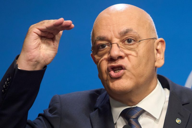 Cazul Arafat, explicat pe înțelesul tuturor. Ce taxe ar fi trebuit plătite pentru elicopter: diferența dintre donație și import