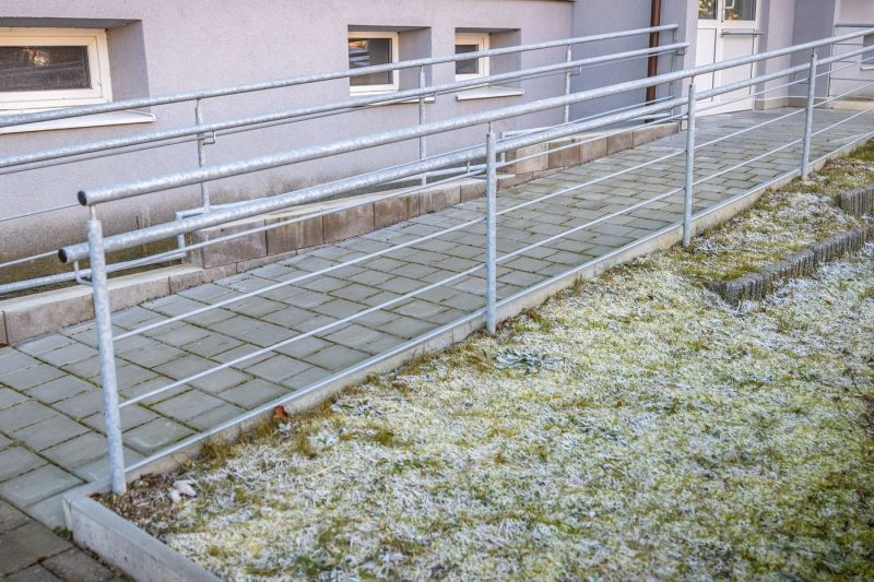 Rampă de acces în bloc. Ce riscă asociațiile de proprietari care nu asigură accesul persoanelor cu handicap