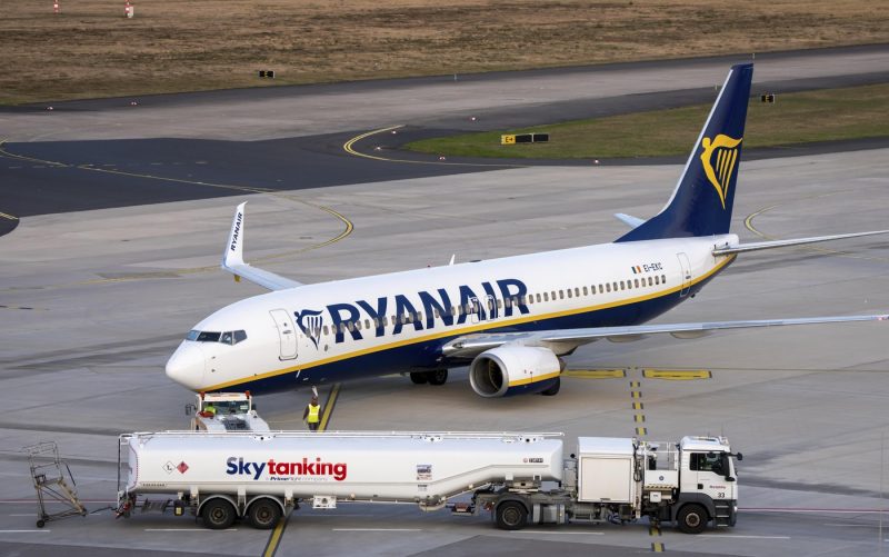 Care sunt cele mai afectate zboruri de criza de combustibil. Cum ajunge kerosenul la avioane