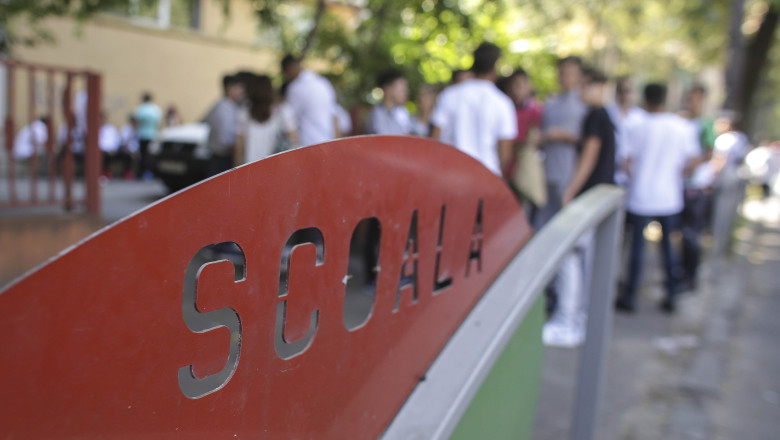 Proiect pilot în Sibiu: acces restricționat pentru mașini în fața școlilor, în orele de sosire și plecare ale elevilor