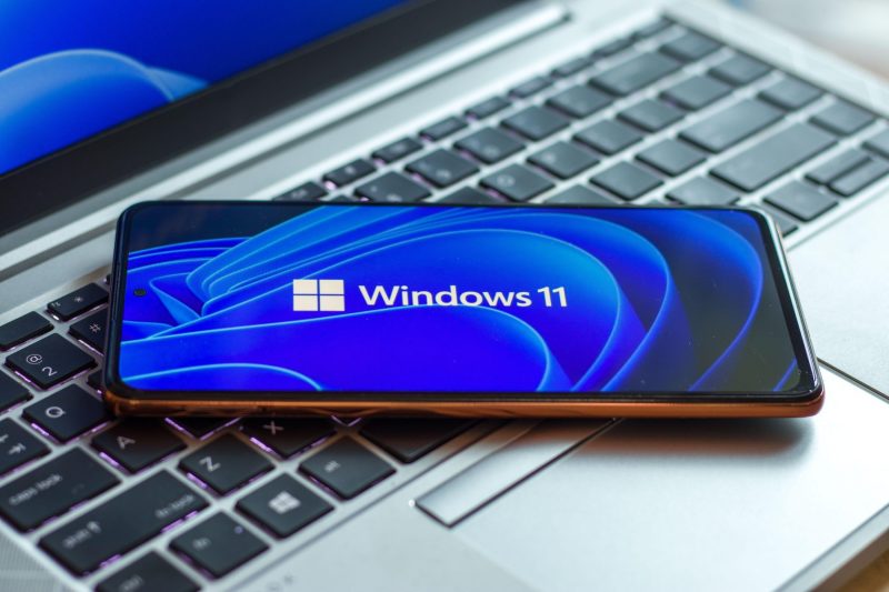 Windows 11 scapă de una dintre cele mai enervante probleme: nu te mai obligă să instalezi update-uri când vrei să închizi PC-ul