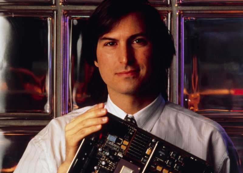 A fost angajat la 14 ani de Steve Jobs și nu a mai plecat: povestea incredibilă a celui mai vechi om din Apple