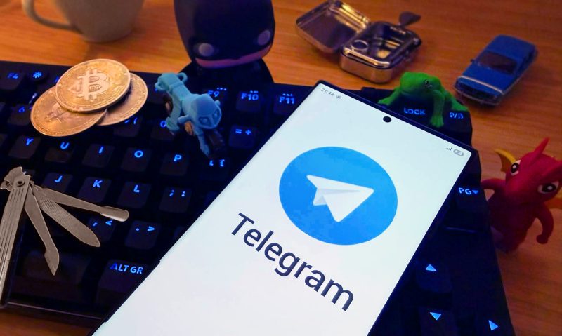 Piața neagră de pe Telegram, unde se spală bani și se vând inclusiv instrumente de tortură, valorează 21 de miliarde de dolari