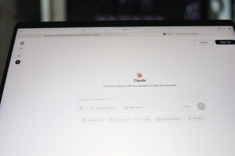 Ce se întâmplă când lași un AI să îți controleze computerul: experimentul care arată cât de departe a ajuns automatizarea