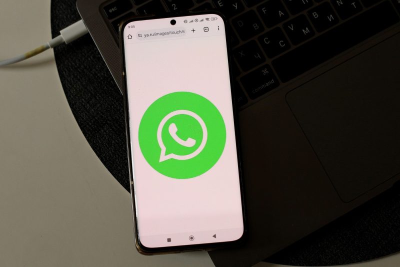 WhatsApp Plus, noul abonament testat de Meta: plătești pentru stickere și teme, dar primești prea puțin în schimb