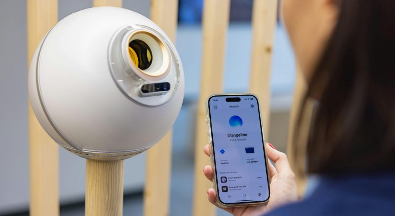 „Ești om cu adevărat?” Sistemul care vrea să te verifice intră pe Tinder, Zoom și la biletele de concert