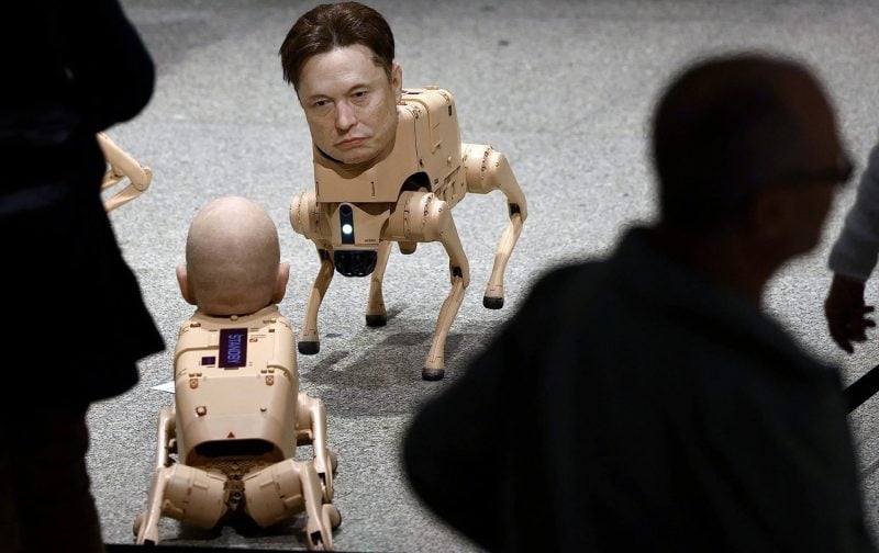 Musk spune că AI-ul va deveni mai deștept decât oamenii chiar de anul viitor și că trebuie „educat”. Avertismentul din procesul în care vrea să întoarcă OpenAI la misiunea nonprofit