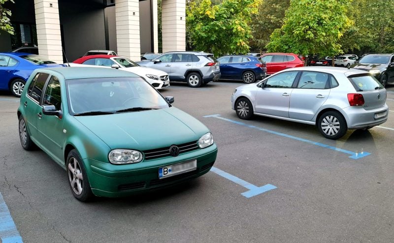 Adio parcare gratuită pentru mașinile hibrid în București. Cele electrice mai au această facilitate, dar cu o singură condiție