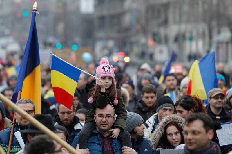 Prea multă libertate duce la haos, cred mulți români. Sondajul care arată fricile și valorile societății