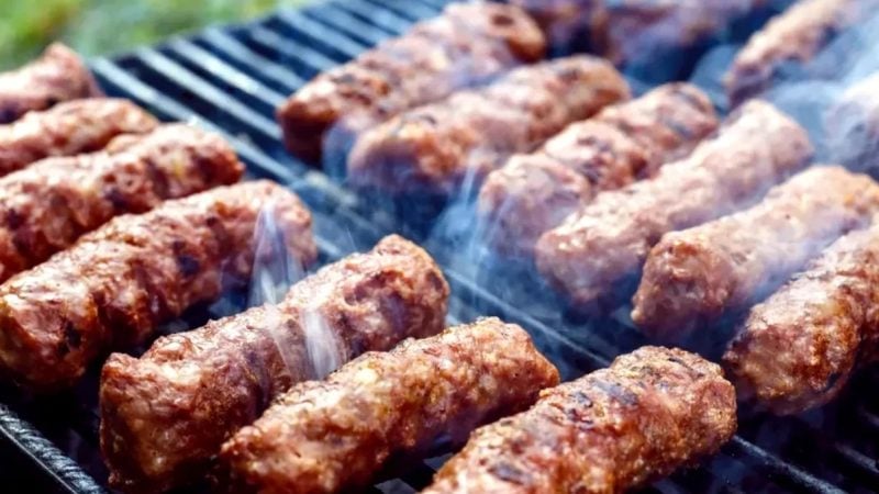 Mici la air fryer: cum îi gătești mai sănătos și ce legume alegi pentru o masă echilibrată de 1 Mai