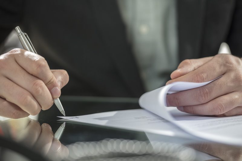 Românii pot primi șomaj chiar dacă nu au contract de muncă. Contribuția care trebuie plătită