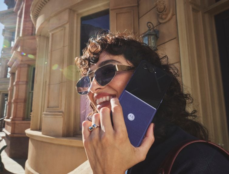 Motorola Razr 70 și Razr 70 Ultra, la lansare: telefoanele flip din 2026 mizează pe design premium, AI și ecrane externe mai utile