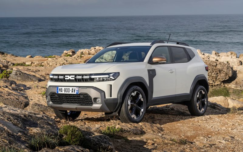 Dacia ca fenomen românesc și european: de ce continuă să atragă clienți într-o industrie auto tot mai complicată